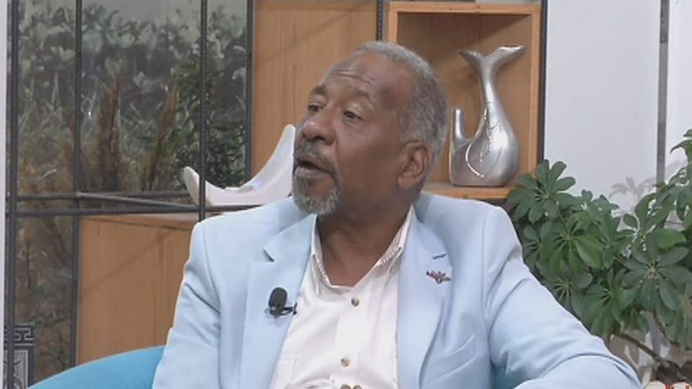 أحمد هلال ... للنقد الأدبي عنوان  | موسوعة المخيمات الفلسطينية