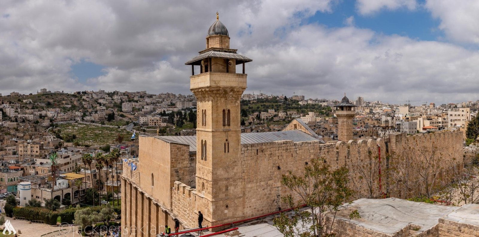 سدنة الحرم الإبراهيمي: العائلات الحارسة لمسجد خليل الرحمن  | موسوعة المخيمات الفلسطينية