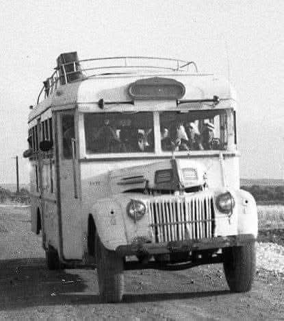 صورة لحافلة فلسطينية تعود إلى العام 1967،  | موسوعة المخيمات الفلسطينية