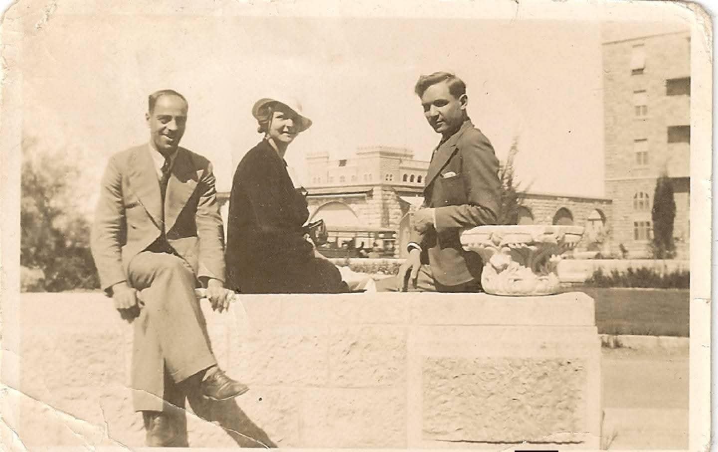 الشهيد الاول للاعلام الاذاعي في فلسطين ..