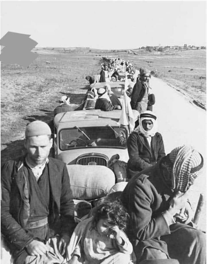 اهالي قرى يازور وسلمة وبيت دجن قضاء يافا أثناء تهجيرهم من قراهم عام 1948.