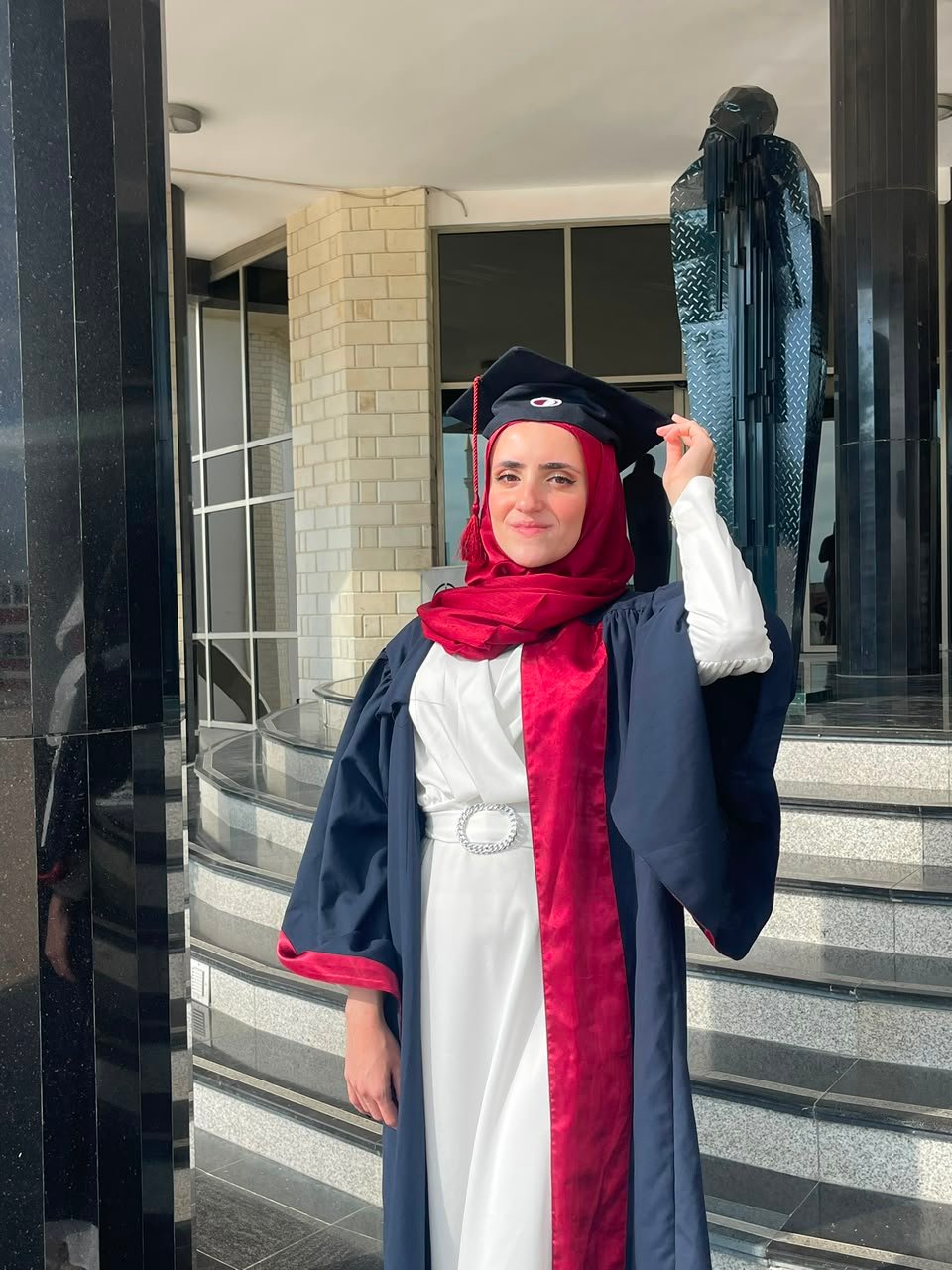 حين يصبح العلم رسالة، ويغدو النجاح عنوانًا للإرادة  | موسوعة المخيمات الفلسطينية
