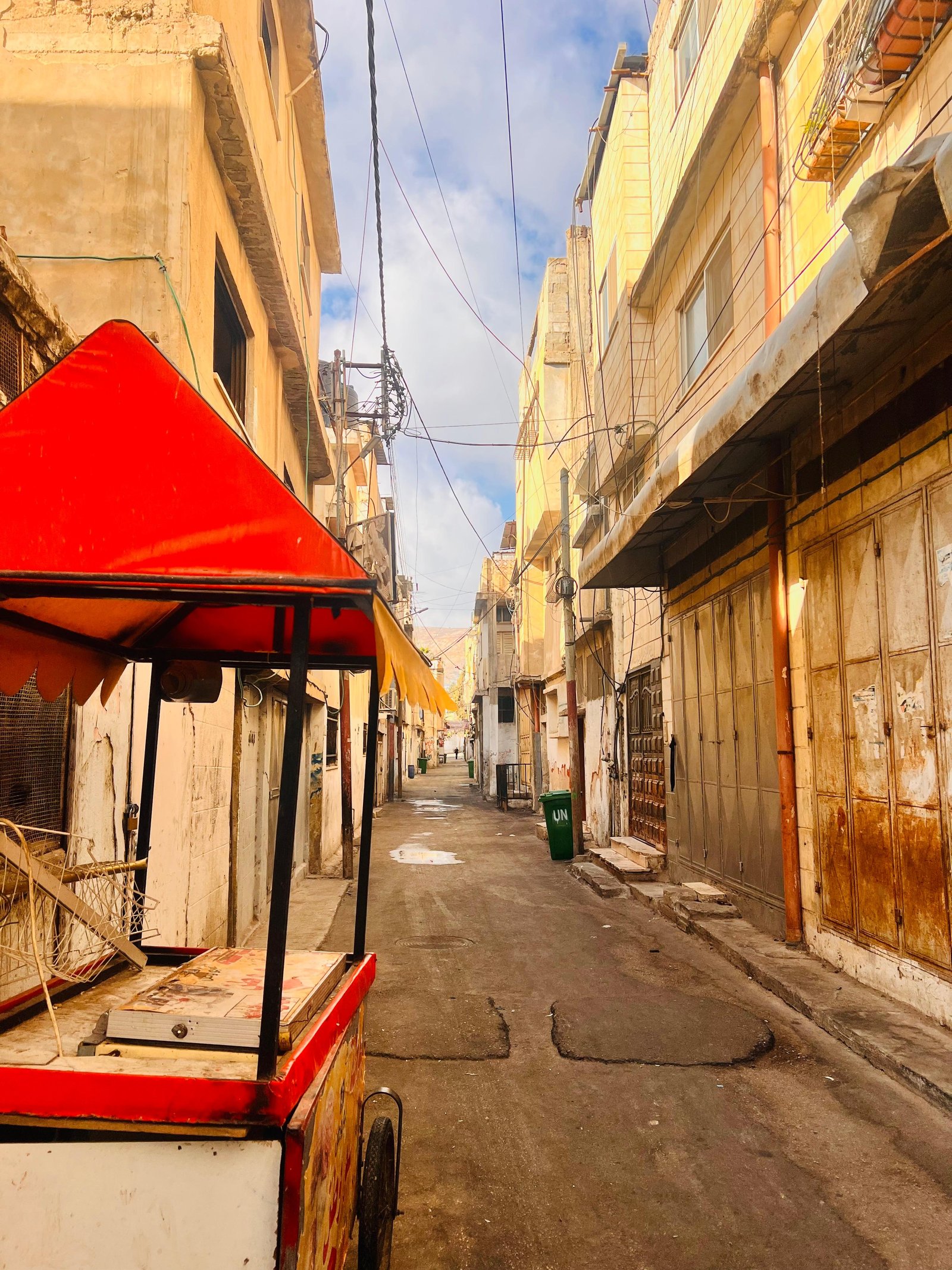جولة لموسوعة المخيمات الفلسطينية في مخيم عسكر القديم يعدسة منية سلاطنة