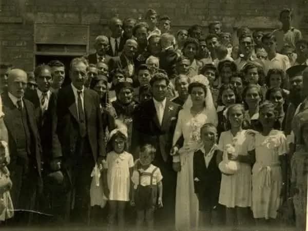 اليونانيون  في مخيم نصيرات