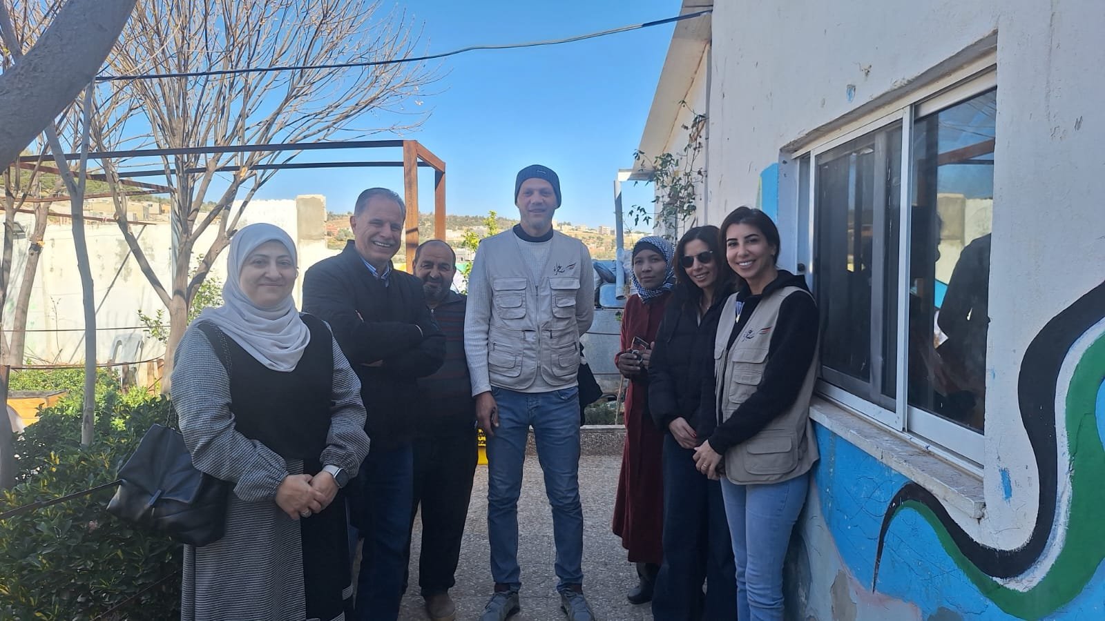 مخيم عزة- جرش، وفد المؤتمر الشعبي لفلسطينيي الخارج، برئاسة م. سري زعيتر، في ضيافة مؤسسة سما القدس ومديرها السيدة هبة خوري عدسة نسرين أبو حسينمخيم عزة- جرش، عدسة نسرين أبو حسين